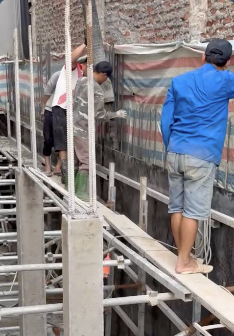Đổ bê tông tươi bơm vách tại Yên Lũng, Hoài Đức