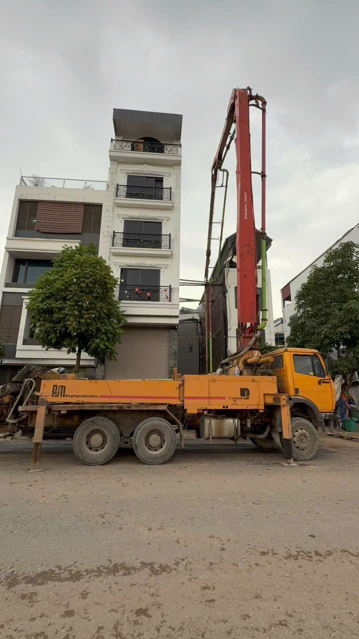 Đổ bê tông tươi cho công trình nhà dân tại Yên Lũng, Hoài Đức, Hà Nội
