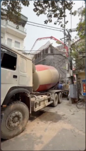 Đổ bê tông cho công trình tại khu biệt thự Vườn Đào, Tây Hồ