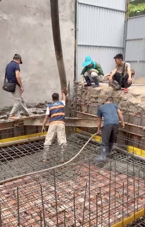Đổ bê tông móng nhà dân tại An Thọ, Hoài Đức, Hà Nội