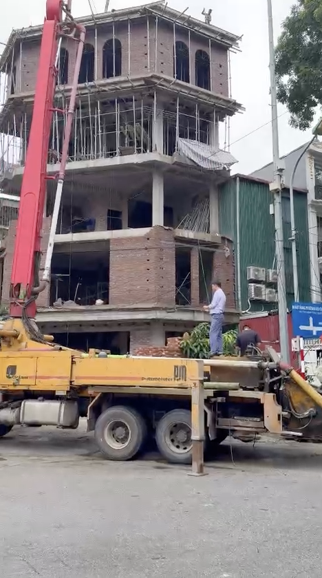 Sáng 19/09 đổ bê tông bơm sàn nhà dân ở khu B Yên Nghĩa